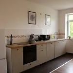 Zentrales Mit Fussbodenheizung Im Ruhigen Hinterhaus, Jura Kaffeevollautomat, Smart-tv, Privater Parkplatz, Wifi, Boxspringbetten Apartment *