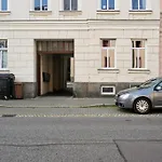 Zentrales Mit Fussbodenheizung Im Ruhigen Hinterhaus, Jura Kaffeevollautomat, Smart-tv, Privater Parkplatz, Wifi, Boxspringbetten Apartment Chemnitz