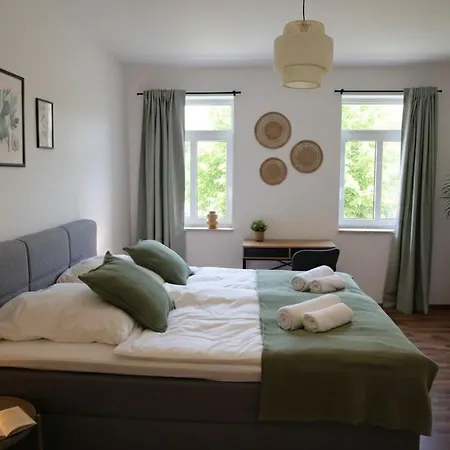 Zentrales Mit Fussbodenheizung Im Ruhigen Hinterhaus, Jura Kaffeevollautomat, Smart-tv, Privater Parkplatz, Wifi, Boxspringbetten Apartament *