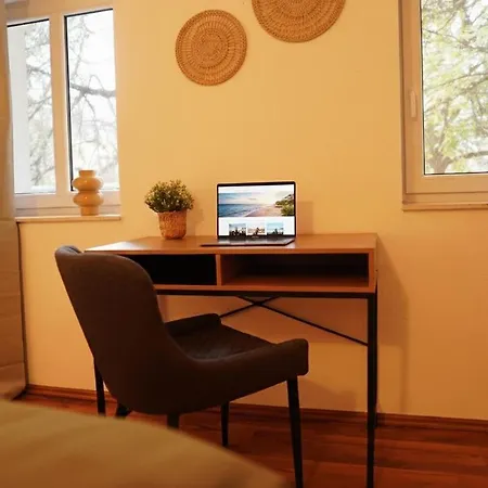 Apartment 3-raum Mit Fußbodenheizung Im Ruhigen Hinterhaus Mit Parkplatz, Boxspringbetten, Küche, Balkon, Wlan *