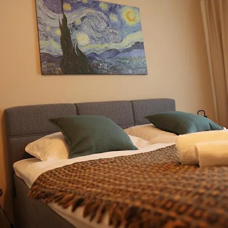 Apartment 3-raum Mit Fußbodenheizung Im Ruhigen Hinterhaus Mit Parkplatz, Boxspringbetten, Küche, Balkon, Wlan *