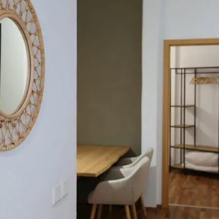 Apartment 3-raum Mit Fußbodenheizung Im Ruhigen Hinterhaus Mit Parkplatz, Boxspringbetten, Küche, Balkon, Wlan *