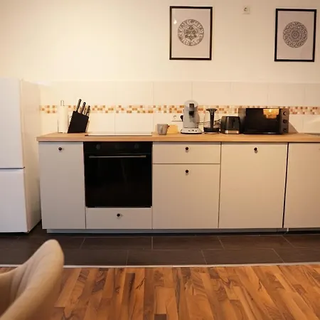 Zentrales Mit Fussbodenheizung Im Ruhigen Hinterhaus, Jura Kaffeevollautomat, Smart-tv, Privater Parkplatz, Wifi, Boxspringbetten Chemnitz