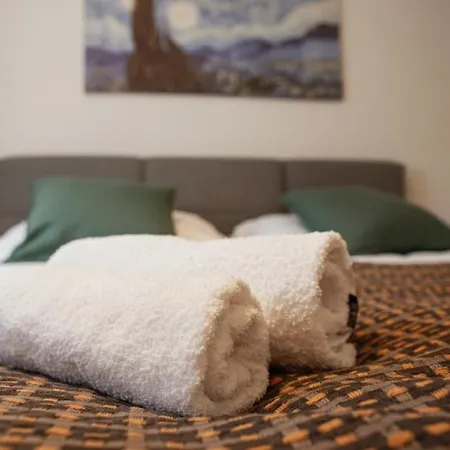 Zentrales Mit Fussbodenheizung Im Ruhigen Hinterhaus, Jura Kaffeevollautomat, Smart-tv, Privater Parkplatz, Wifi, Boxspringbetten Apartament Chemnitz