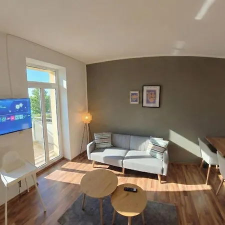 Apartment 3-raum Mit Fußbodenheizung Im Ruhigen Hinterhaus Mit Parkplatz, Boxspringbetten, Küche, Balkon, Wlan Chemnitz