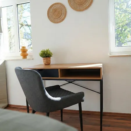 Apartment 3-raum Mit Fußbodenheizung Im Ruhigen Hinterhaus Mit Parkplatz, Boxspringbetten, Küche, Balkon, Wlan Chemnitz