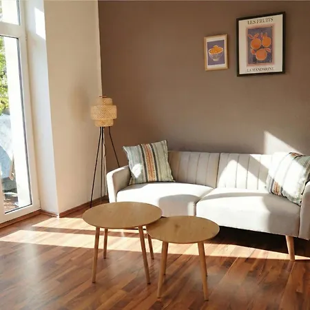 Apartament Zentrales Mit Fussbodenheizung Im Ruhigen Hinterhaus, Jura Kaffeevollautomat, Smart-tv, Privater Parkplatz, Wifi, Boxspringbetten Chemnitz