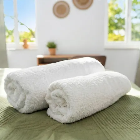 Apartment 3-raum Mit Fußbodenheizung Im Ruhigen Hinterhaus Mit Parkplatz, Boxspringbetten, Küche, Balkon, Wlan