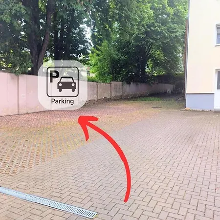 3-raum Mit Fußbodenheizung Im Ruhigen Hinterhaus Mit Parkplatz, Boxspringbetten, Küche, Balkon, Wlan Apartment *