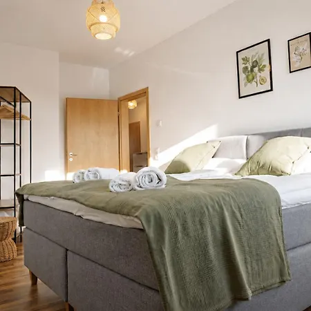 Zentrales Mit Fussbodenheizung Im Ruhigen Hinterhaus, Jura Kaffeevollautomat, Smart-tv, Privater Parkplatz, Wifi, Boxspringbetten Apartament