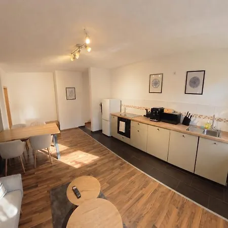 Zentrales Mit Fussbodenheizung Im Ruhigen Hinterhaus, Jura Kaffeevollautomat, Smart-tv, Privater Parkplatz, Wifi, Boxspringbetten * Chemnitz