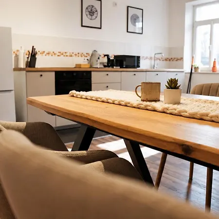Zentrales Mit Fussbodenheizung Im Ruhigen Hinterhaus, Jura Kaffeevollautomat, Smart-tv, Privater Parkplatz, Wifi, Boxspringbetten Apartament