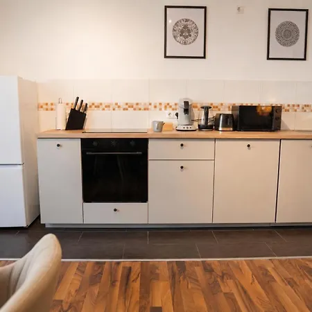 Apartament Zentrales Mit Fussbodenheizung Im Ruhigen Hinterhaus, Jura Kaffeevollautomat, Smart-tv, Privater Parkplatz, Wifi, Boxspringbetten