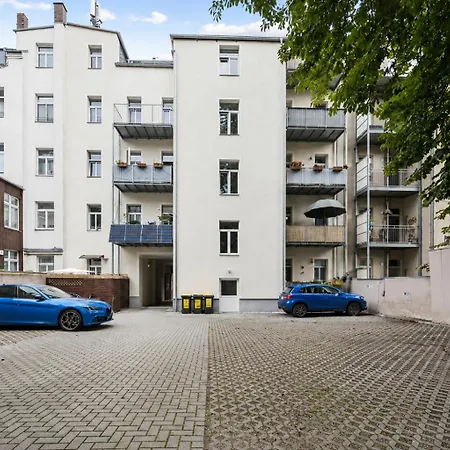 Apartament Zentrales Mit Fussbodenheizung Im Ruhigen Hinterhaus, Jura Kaffeevollautomat, Smart-tv, Privater Parkplatz, Wifi, Boxspringbetten
