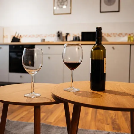 Zentrales Mit Fussbodenheizung Im Ruhigen Hinterhaus, Jura Kaffeevollautomat, Smart-tv, Privater Parkplatz, Wifi, Boxspringbetten Apartament Chemnitz