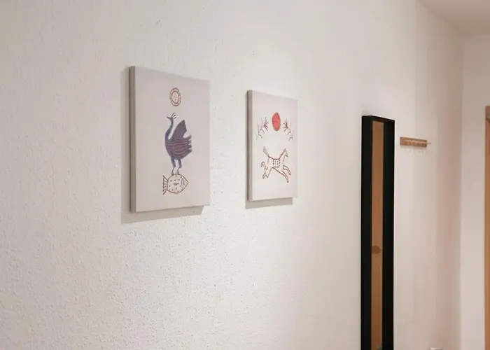 Apartment 3-raum Mit Fußbodenheizung Im Ruhigen Hinterhaus Mit Parkplatz, Boxspringbetten, Küche, Balkon, Wlan