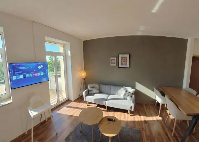 Apartment 3-raum Mit Fußbodenheizung Im Ruhigen Hinterhaus Mit Parkplatz, Boxspringbetten, Küche, Balkon, Wlan Chemnitz