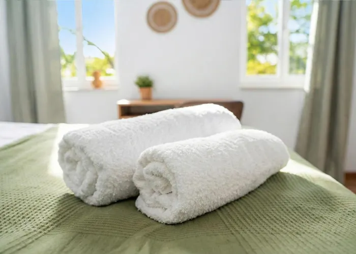 Apartment 3-raum Mit Fußbodenheizung Im Ruhigen Hinterhaus Mit Parkplatz, Boxspringbetten, Küche, Balkon, Wlan