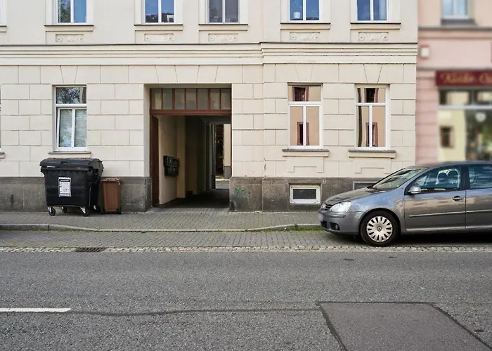 3-raum Mit Fußbodenheizung Im Ruhigen Hinterhaus Mit Parkplatz, Boxspringbetten, Küche, Balkon, Wlan Apartment Chemnitz