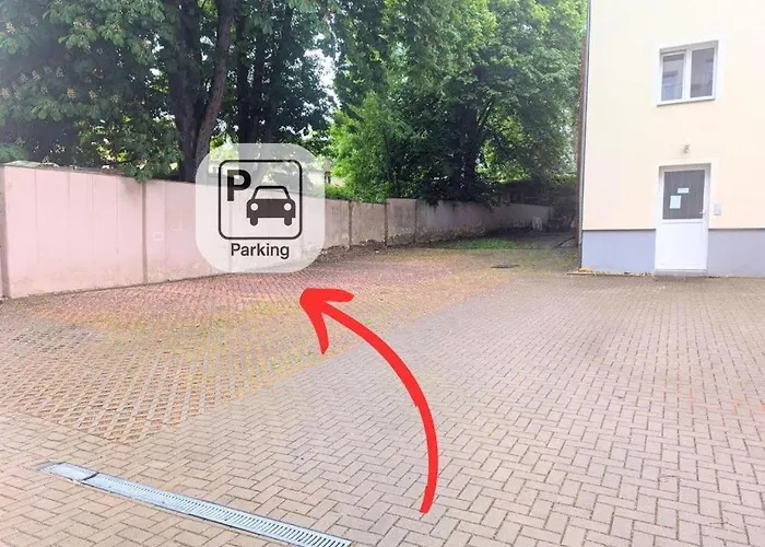 3-raum Mit Fußbodenheizung Im Ruhigen Hinterhaus Mit Parkplatz, Boxspringbetten, Küche, Balkon, Wlan Apartment *